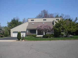 92 Webb St, Edison, NJ 08820