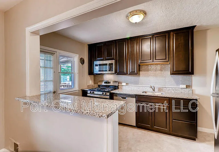 8617 Oak Rd — Photo 6