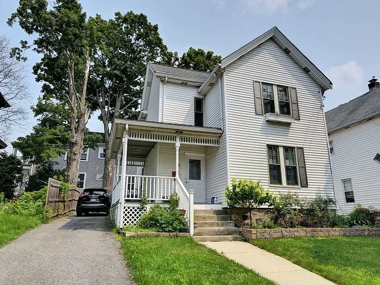 2 Lexington St — Photo 28