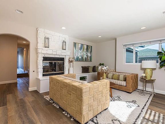 5th image of 3688 Oleander Dr