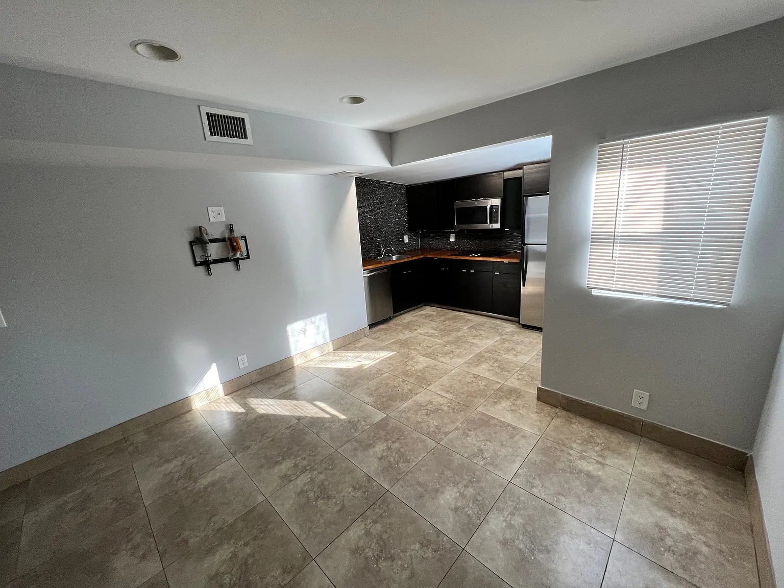 2 bed, 900 sqft, $2,250 — Photo 1