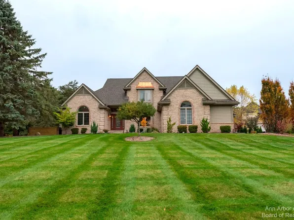 8602 Cedar Hills Dr, Dexter, MI 48130