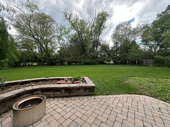 5th image of 306 Jefferson Dr