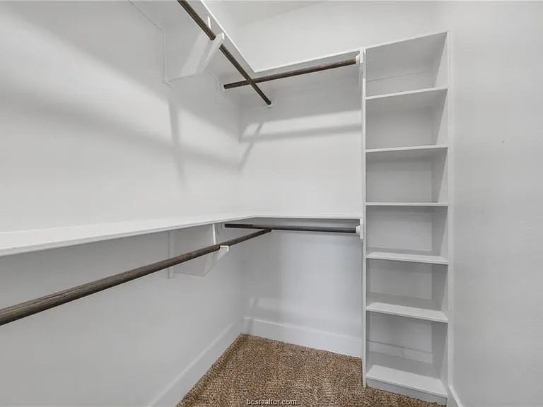 214 Lynn Dr — Photo 12