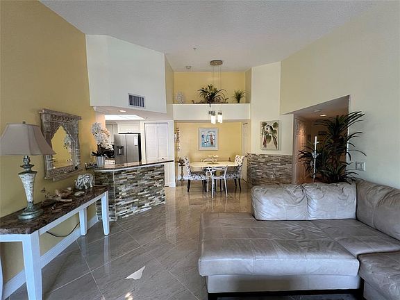 2nd image of 2033 SE 10th Avenue #619
