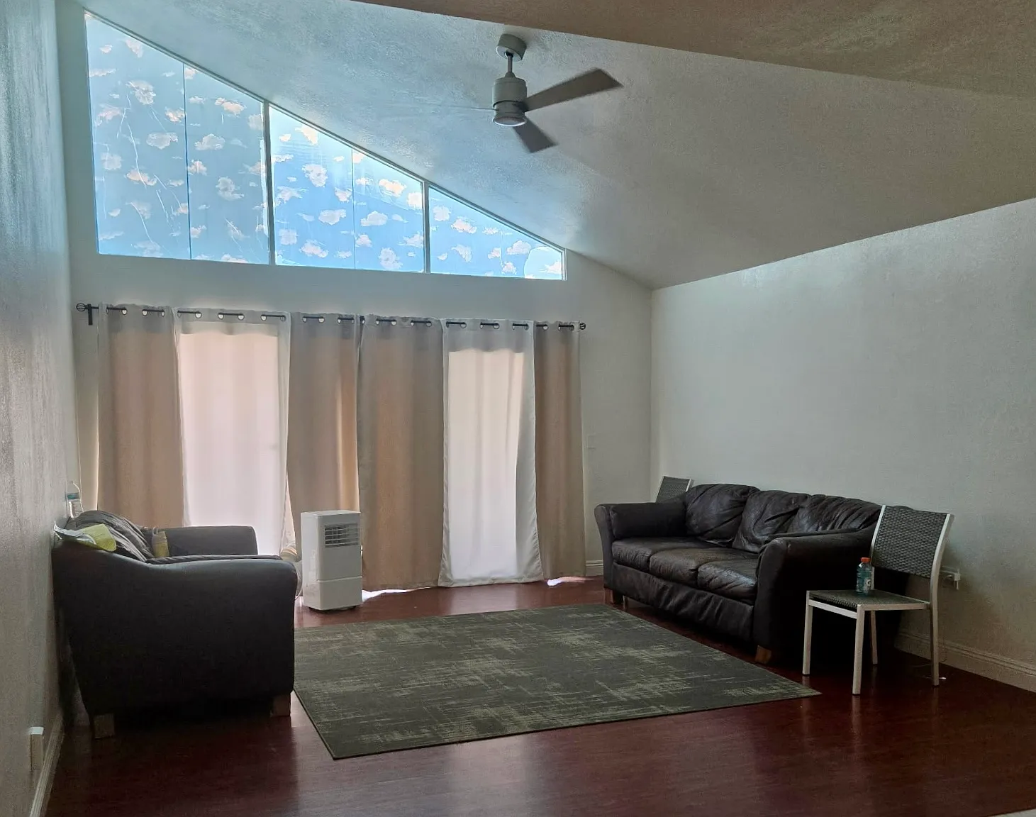 3 bed, 2021 sqft, $3,950 — Photo 2