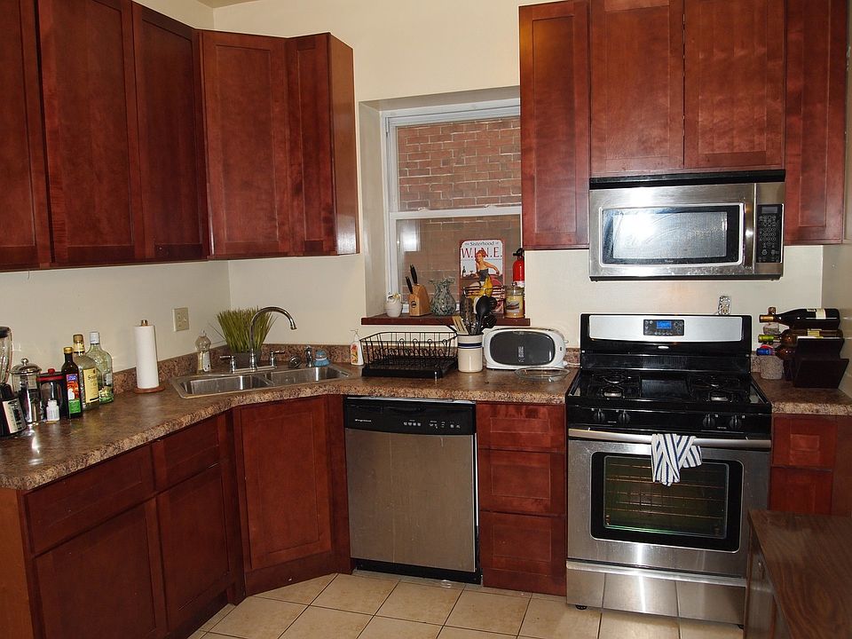 1st image of 1640 W Melrose St #3