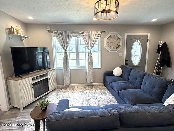 3rd image of 173 Lakeview Dr