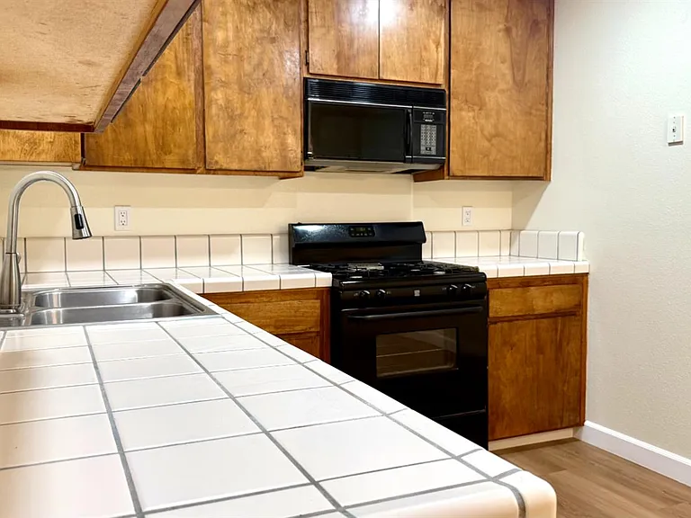 2425 Knowlwood Ct — Photo 6