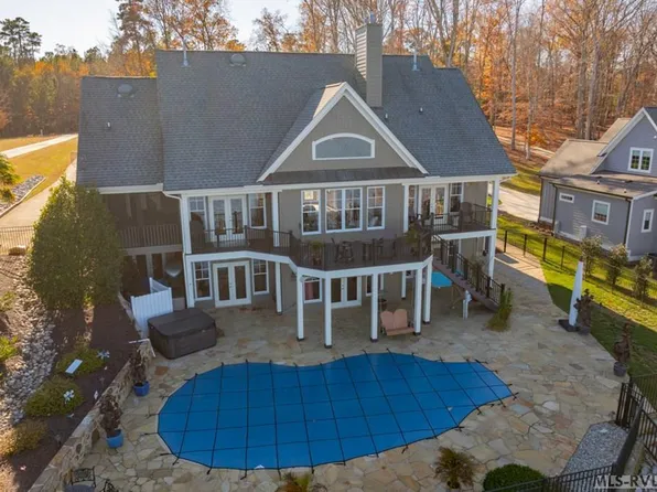 218 N Robinson Dr, Macon, NC 27551