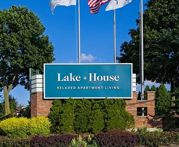 Lake+House Apartments — Photo 11