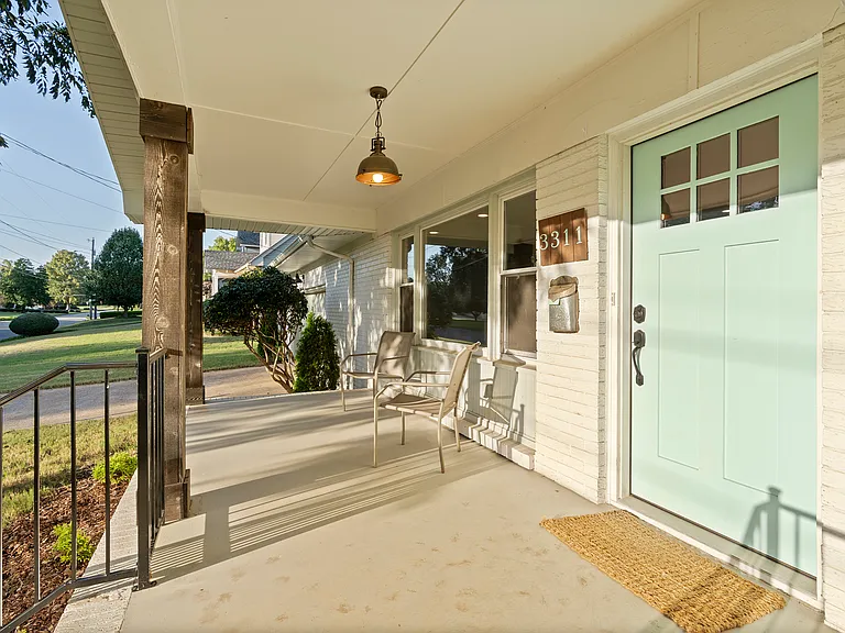 3311 Beverly Dr SW — Photo 2