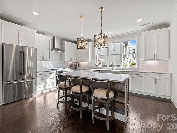 5th image of 1241 Cotswold Pl