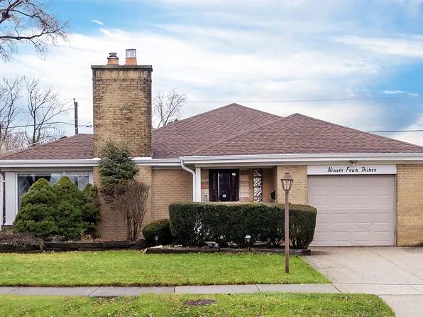 9430 Kilbourn Ave, Skokie, IL 60076