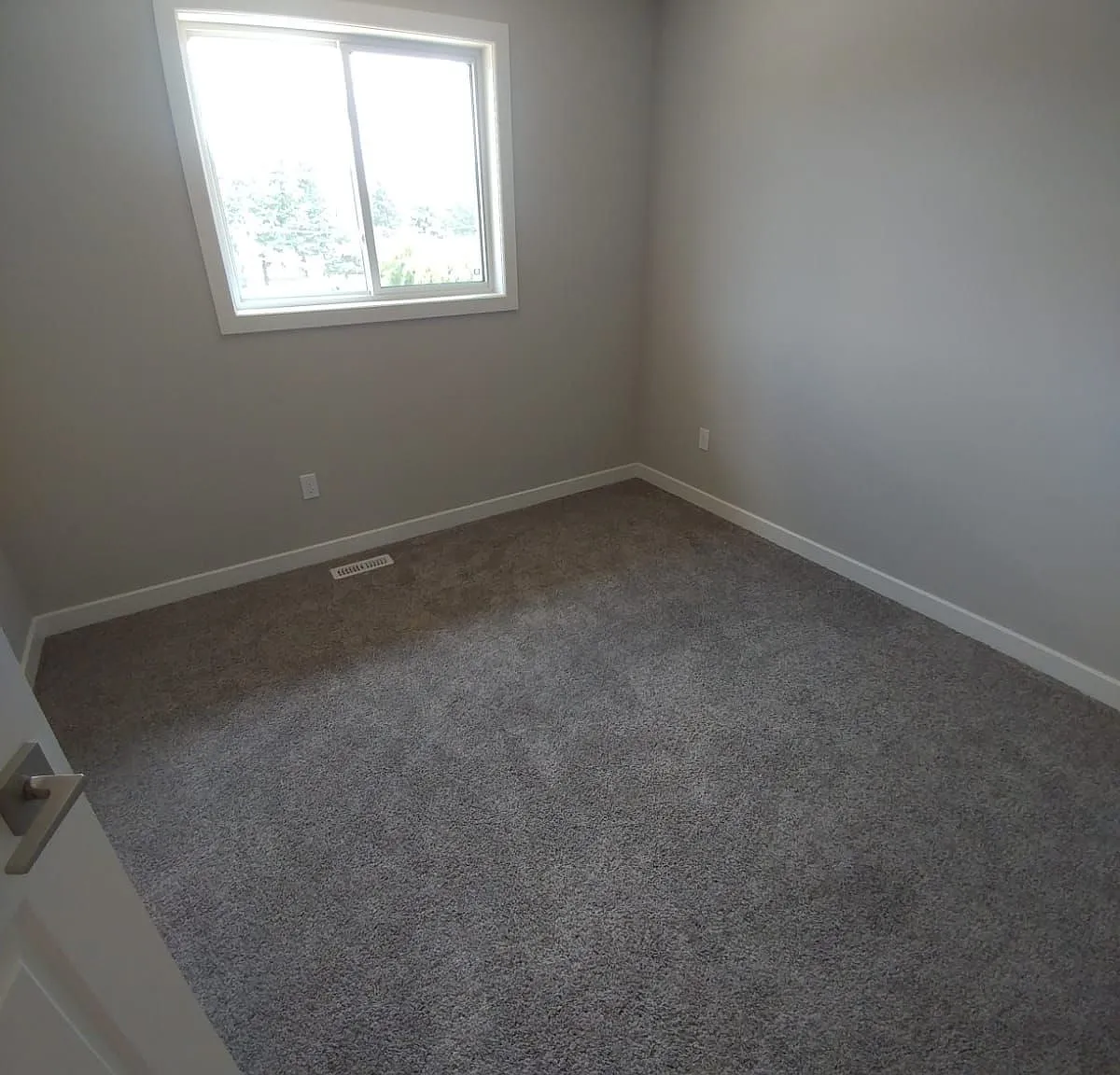 4 bed, $2,550 — Photo 2