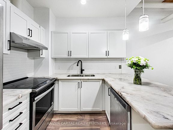 4th image of 90 Sherbourne St #103