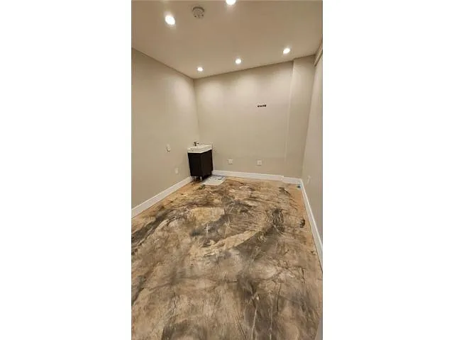 Building Photo - 2172 Flatbush Ave #2
