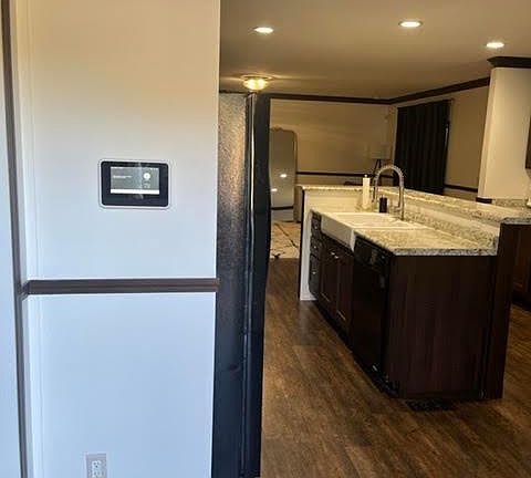 I love the recessed
lighting and the modern motif and clean lines.