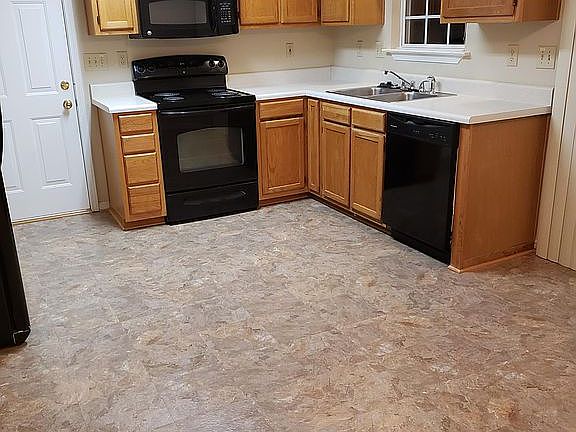 Kitchen & breakfast area