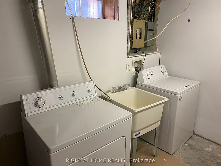 238 Burnside Dr — Photo 12
