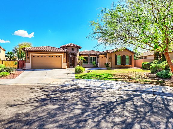 4th image of 461 E Crescent Pl