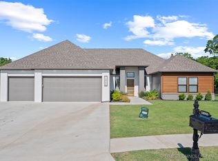 18960 E Ridgeline Rd, Catoosa, OK 74015