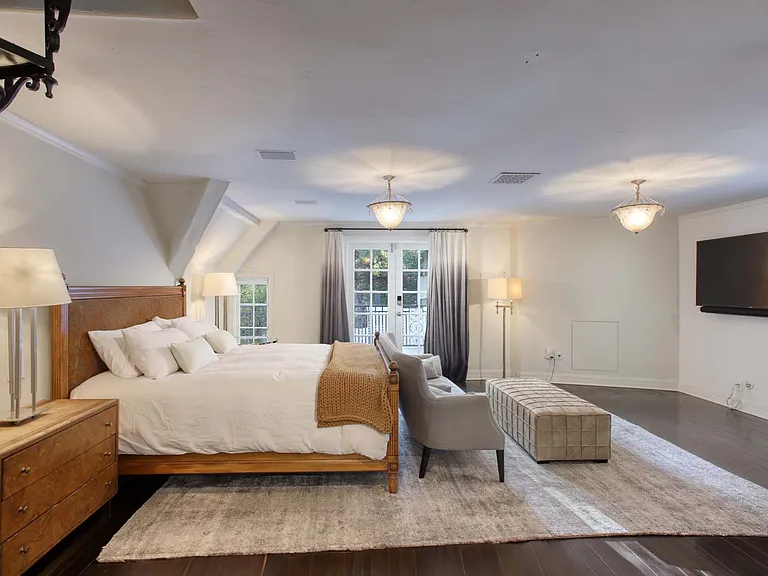 2050 Laurel Canyon Blvd — Photo 24