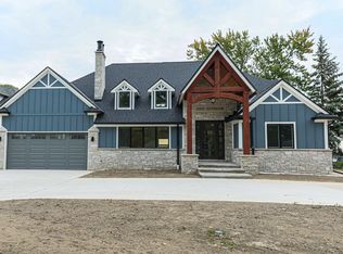 33930 Jefferson Ave, Saint Clair Shores, MI