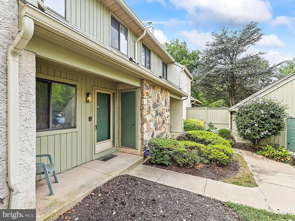 1667 Hunters Ct photo 1