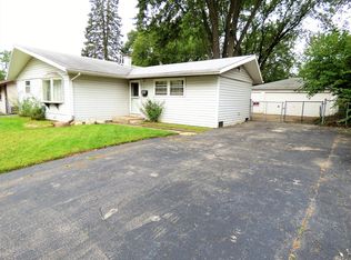 107 Toro Cir, Carpentersville, IL 60110