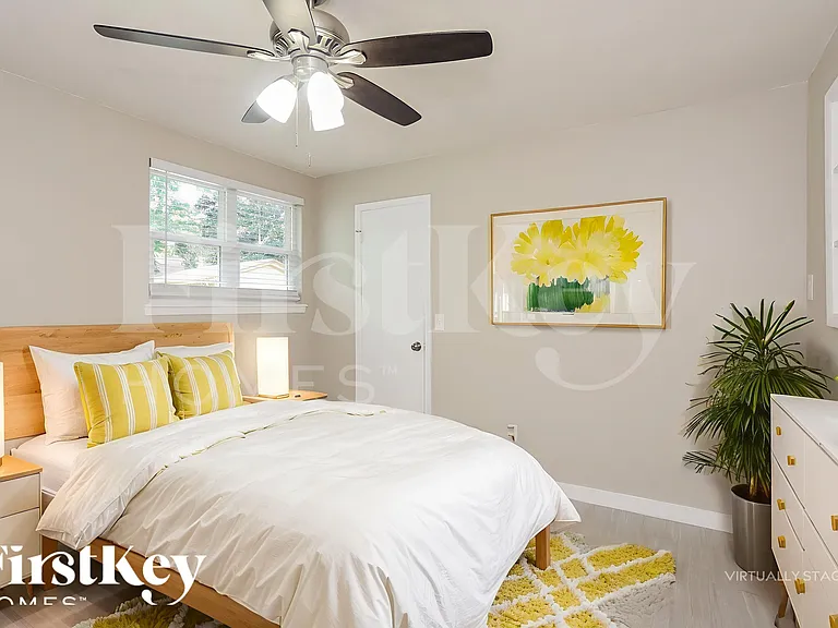 1047 Cove Landing Dr — Photo 10