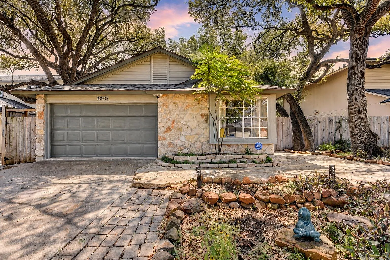 3 bed, 2.0 bath, 1228 sqft, $2,499 — Photo 1