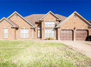 8412 Plum Valley Dr, Sellersburg, IN