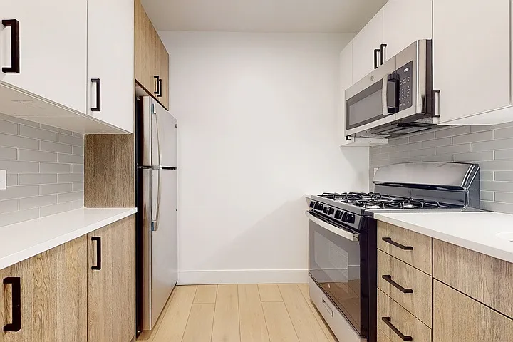 5501 S. Cornell — Photo 11