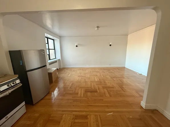 2265 University Avenue image 3 of 4