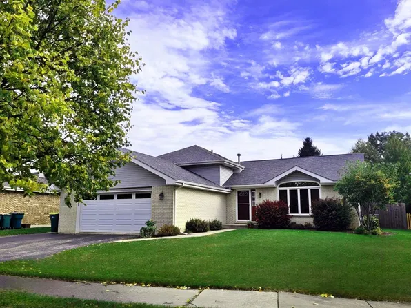16753 W Sioux Dr, Lockport, IL 60441