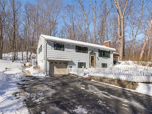 4th image of 73 Westwood Dr