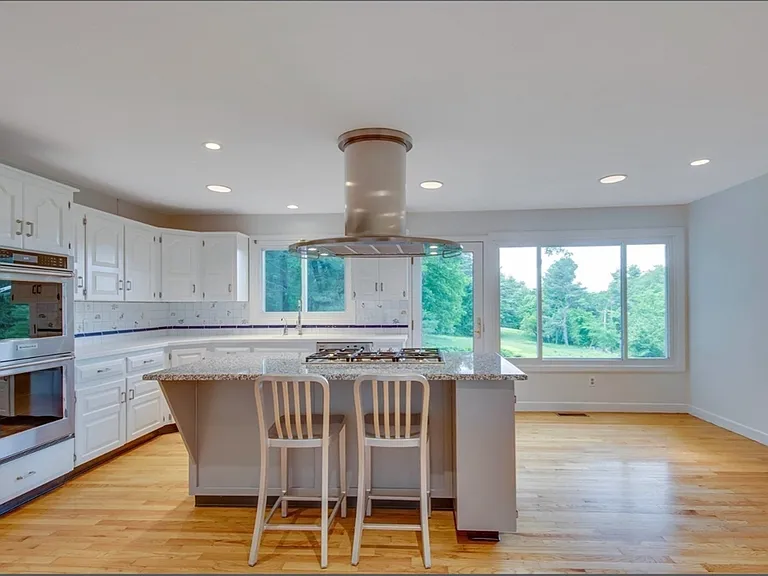 107 Farm St — Photo 3