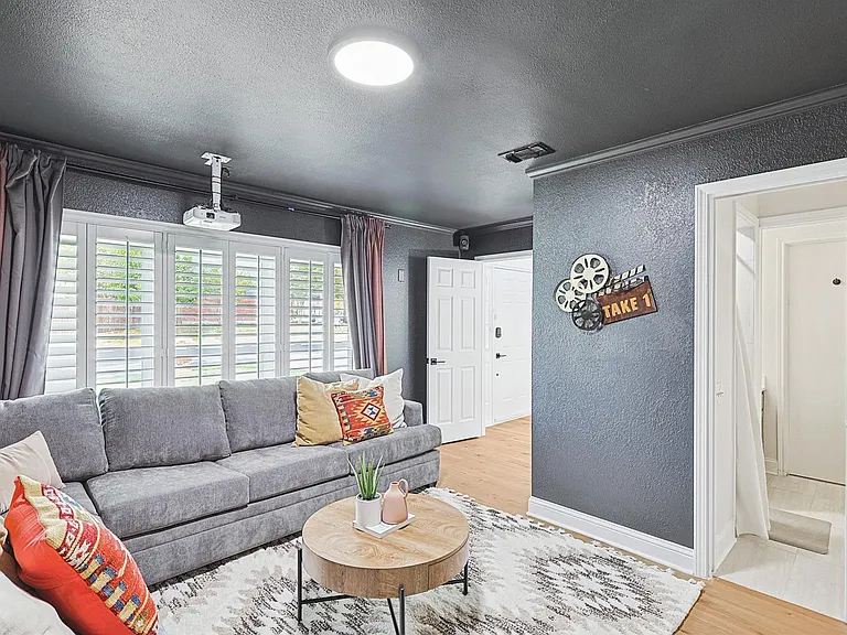 6872 Greenleaf Dr — Photo 22