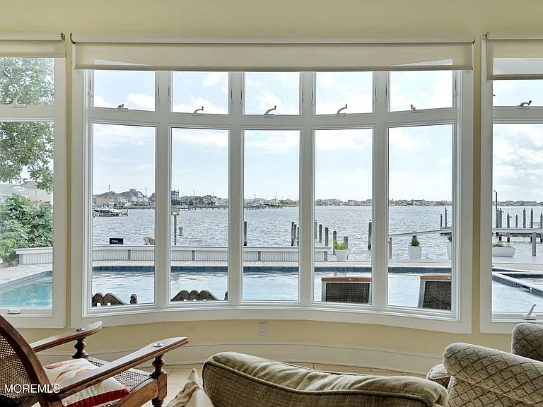 323 Cove Dr — Photo 17