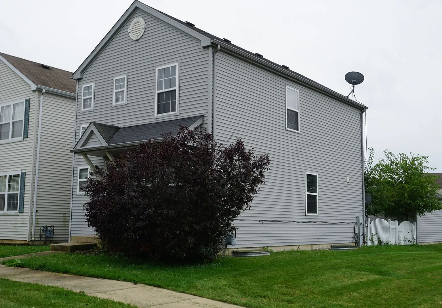 3 bedrooms,1.5 baths, 2 car detached garage and a full basement. — Photo 4