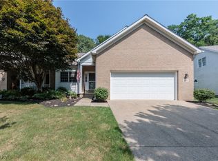 694 N Ridgecliff St, Tallmadge, OH 44278