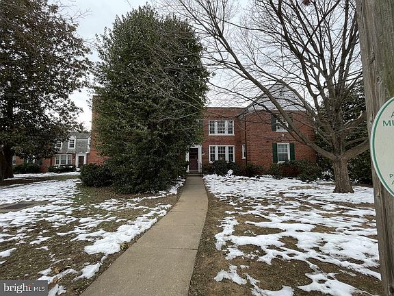 2nd image of 1736 Queens Ln #3-196