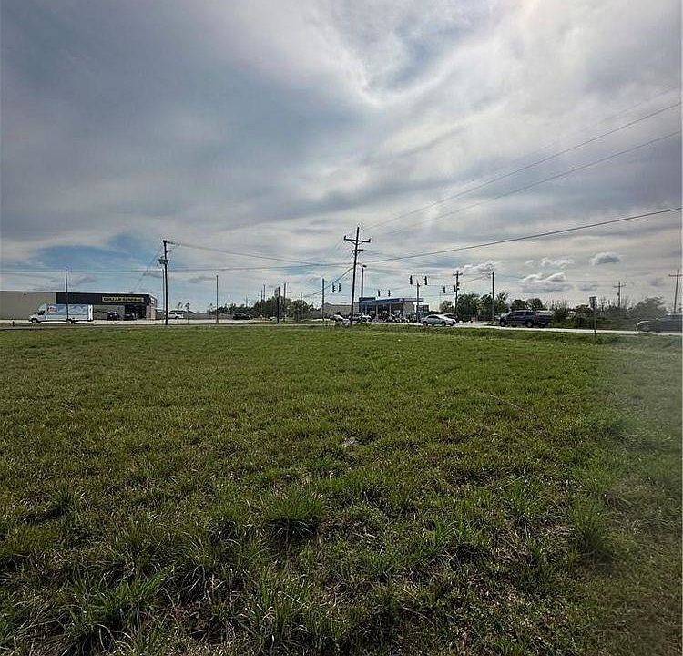 2nd image of E Gauthier Rd