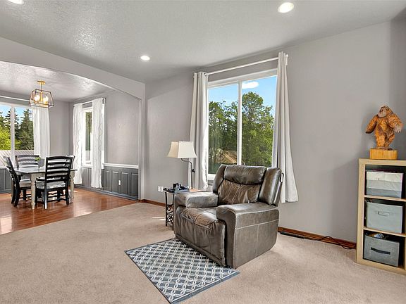 4th image of 329 Basswood Drive