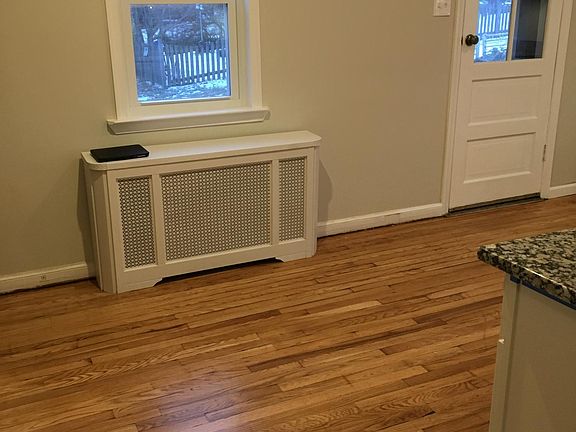 Eat-in kitchen
