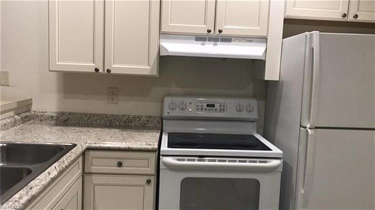 2nd image of 5022/5024 28th St SW