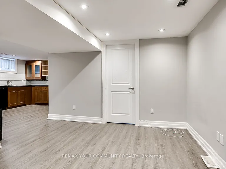 240 Markham Rd #LOWER LEVEL — Photo 3