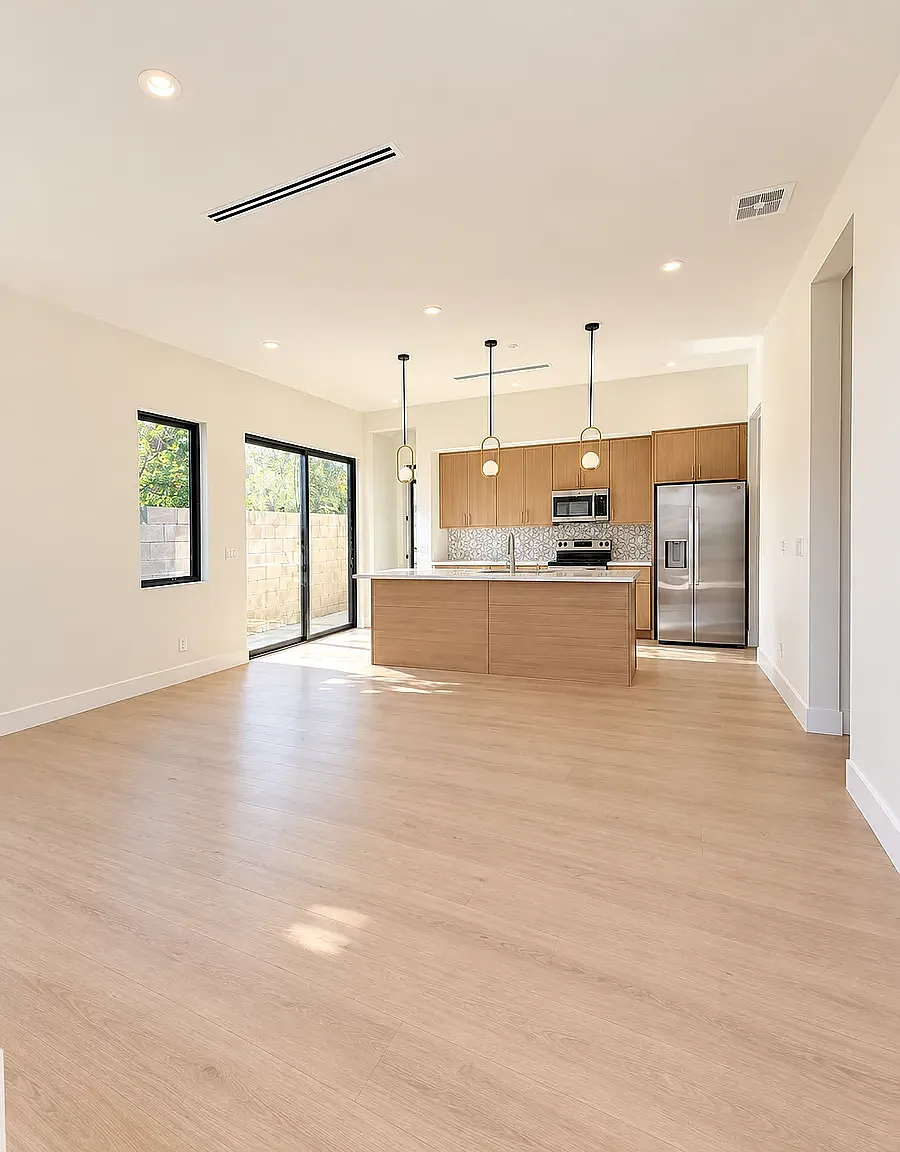 5 bed, 2500 sqft, $6,500 — Photo 3