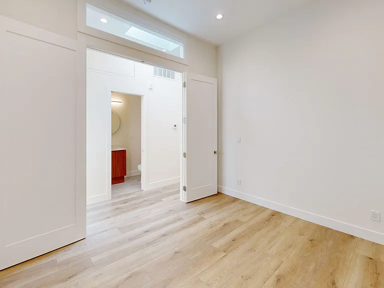 2952 Folsom St — Photo 29
